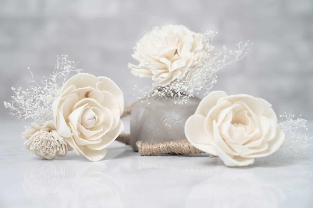 Pure Elegance Boutonniere (Set of 3)*